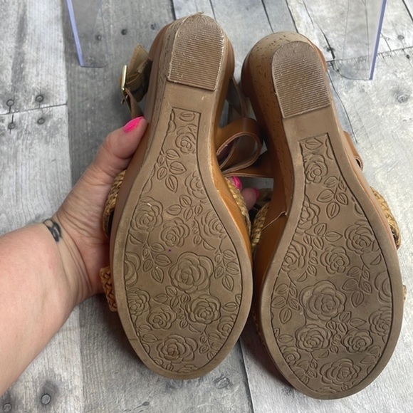 Carlos wedge platform sandals. Brown w/ leopard print. Size 8.5M.Great condition - Picture 5 of 11